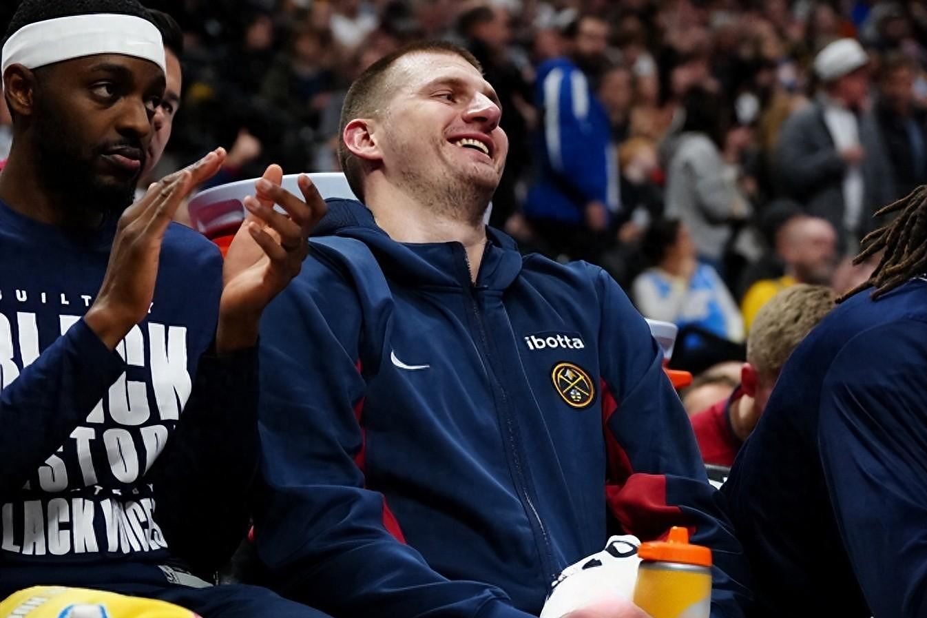 开云体育官网-顶尖球队队员争夺MVP，展现最佳表现