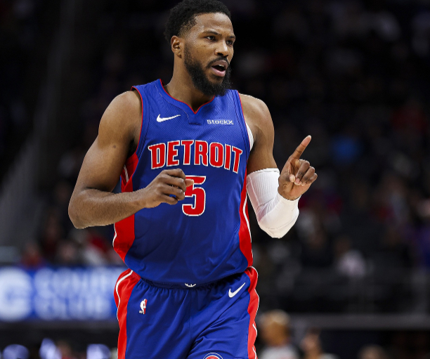 顶尖球队队员争夺MVP，展现最佳表现