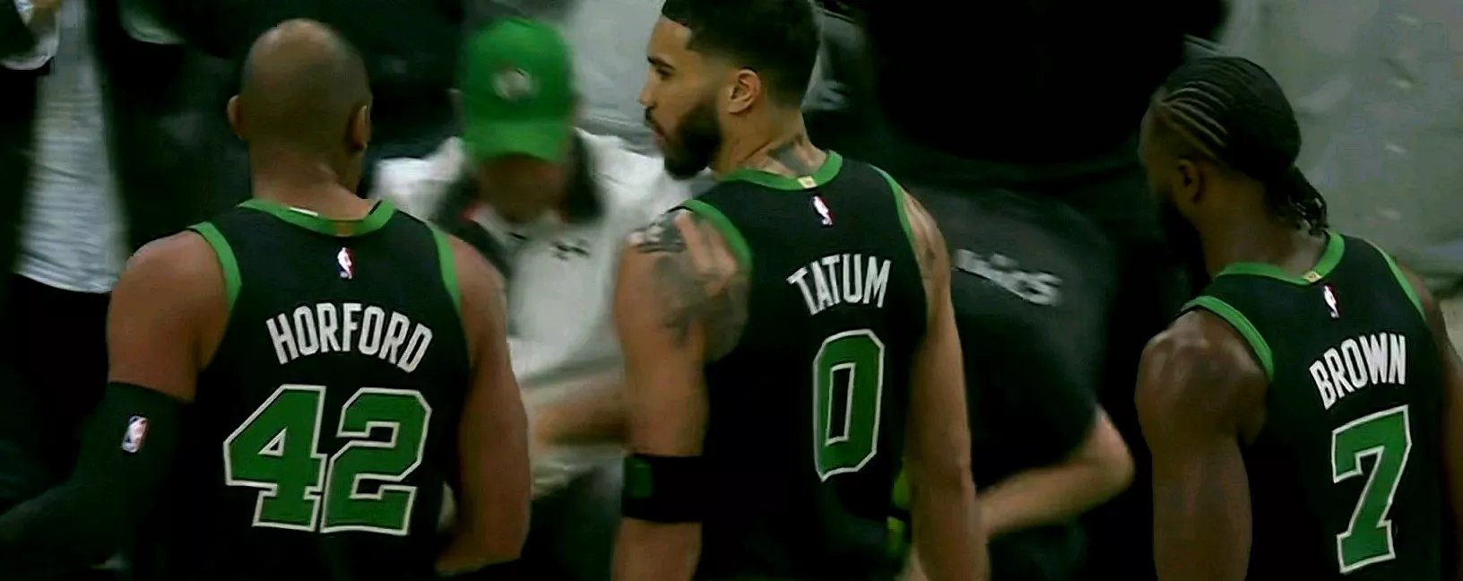 凯尔特人主场惜败马刺，沃克33分独造34%的简单介绍