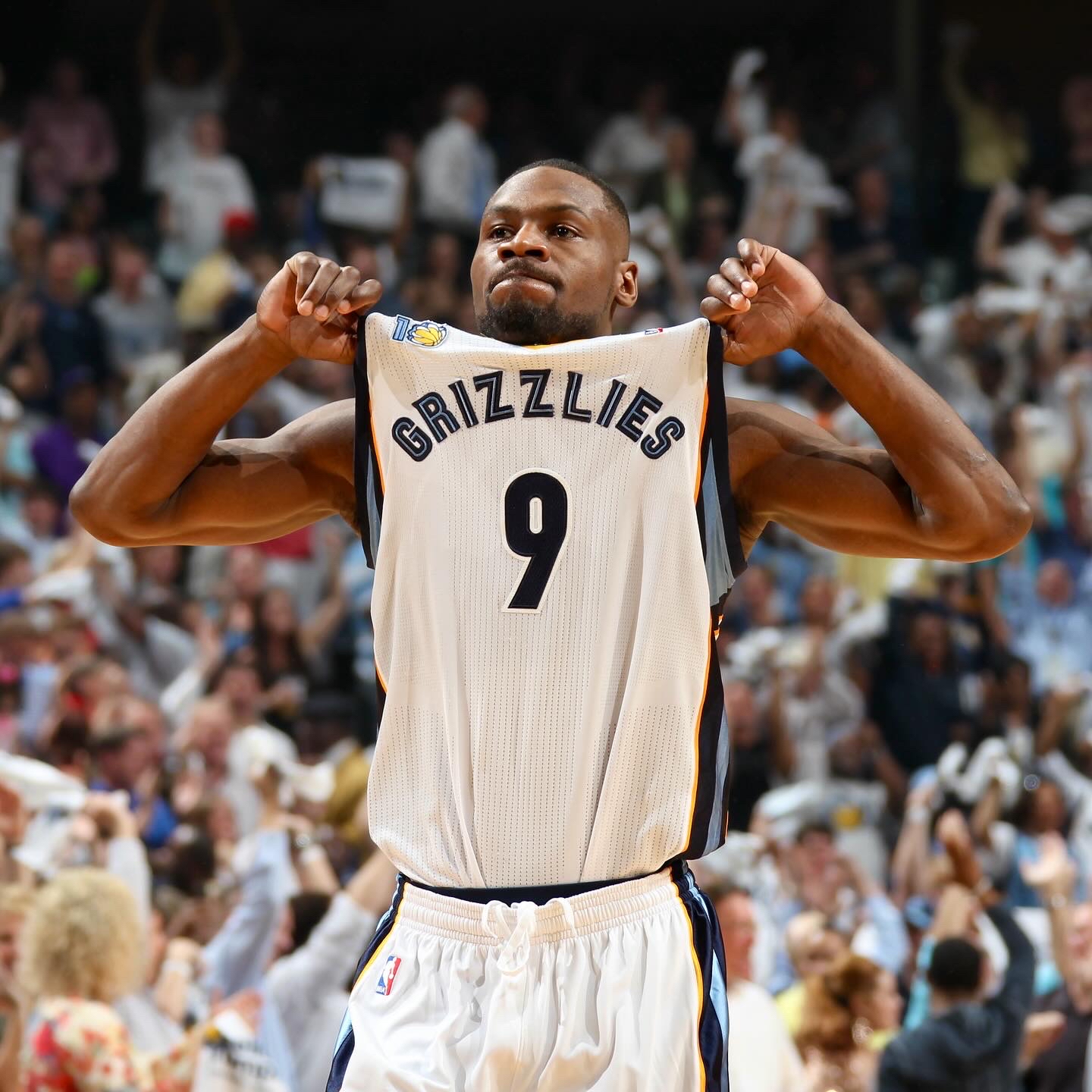 包含灰熊强势菲律宾男篮，恩比德打破历史纪录的词条