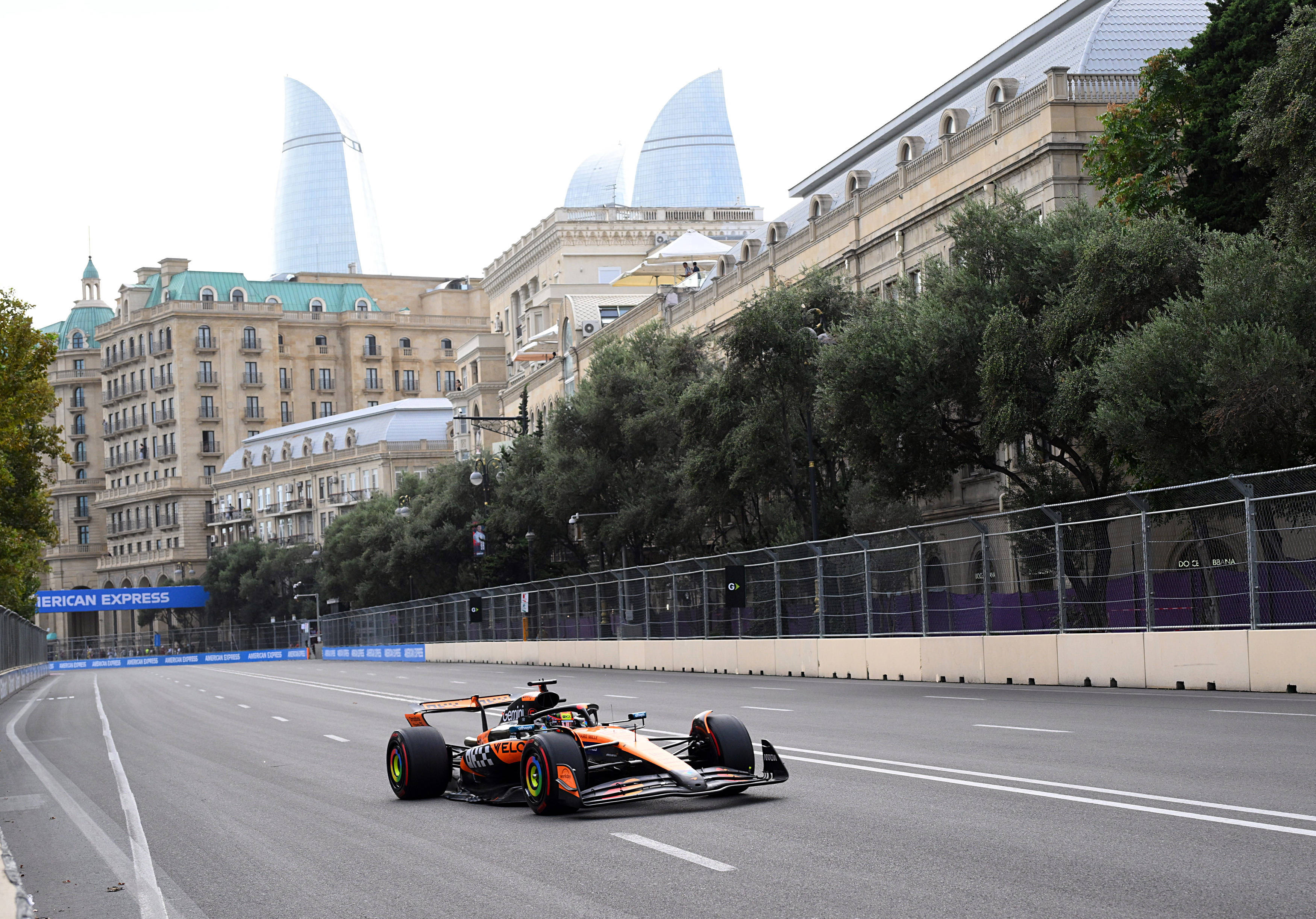 开云体育下载-法拉利绝杀雷诺车队，皮亚斯特里统治全场