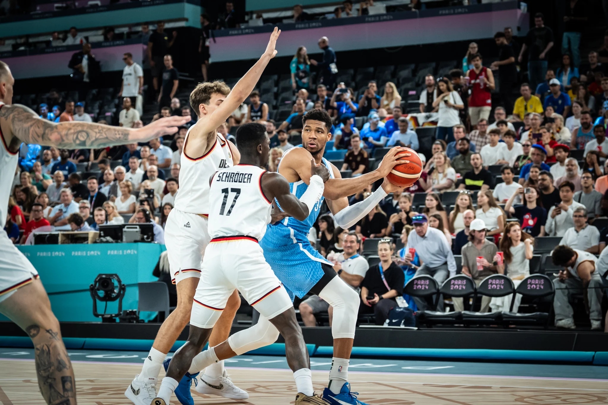 爵士绝杀76人,德罗赞带队取胜 爵士绝杀76人,德罗赞带队取胜