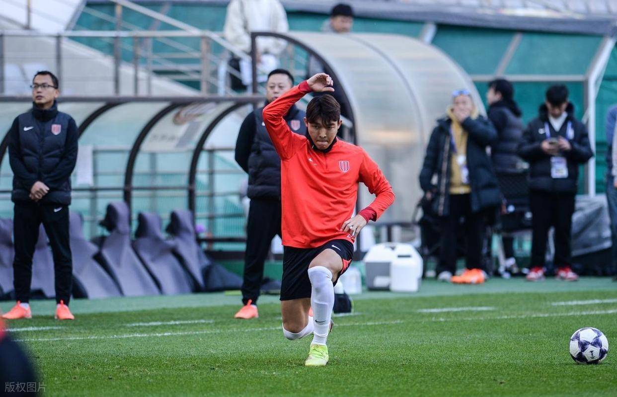 开云体育入口-塞维利亚客场战胜劲旅，球队士气大涨