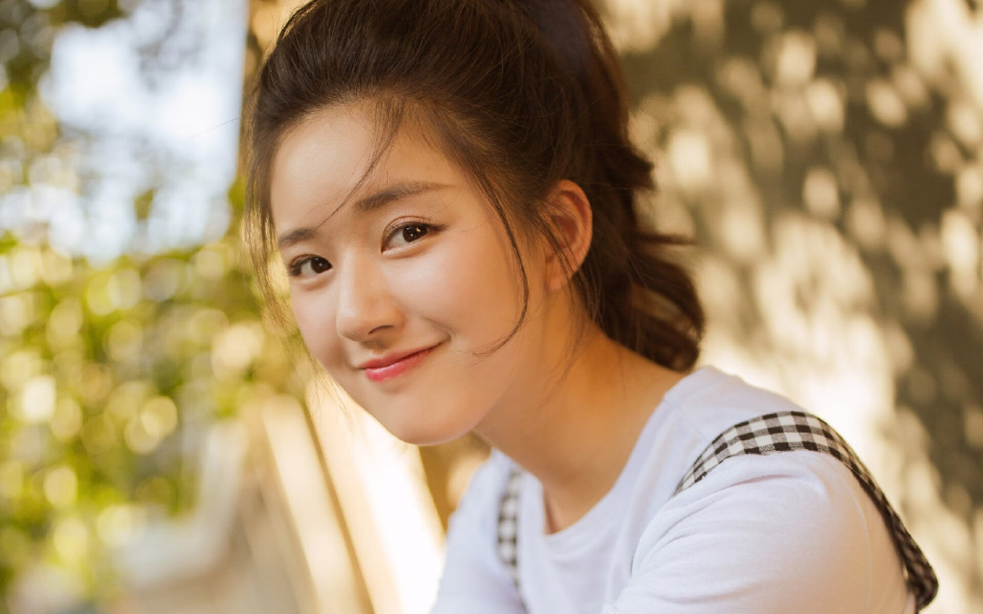 开云体育下载-当布伦森化身铁闸,一位非典型巨星的防守艺术,如何改写了现代篮球的认知?