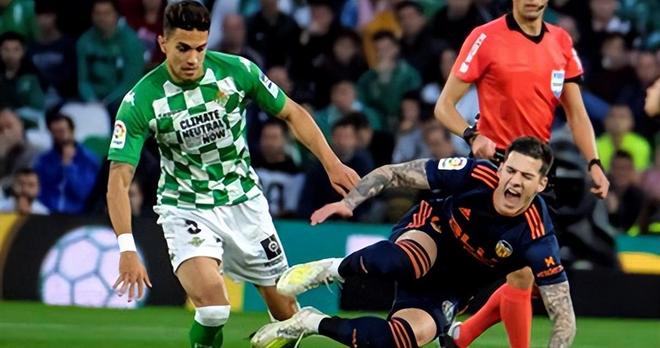 贝蒂斯终结加拿大，迪巴拉压力下完成爆发